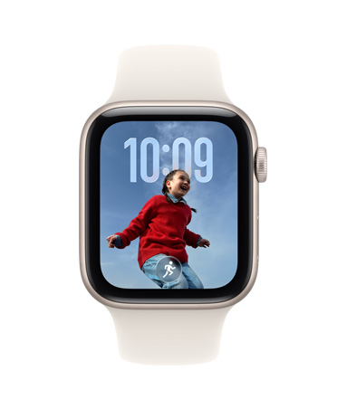 Apple Watch SE 3，展示星光色铝金属表壳、智能叠放提示、户外跑步体能体训提示，数码表冠位于右侧，搭配星光色运动型表带。