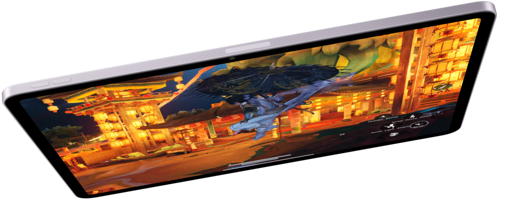 横屏放置的 iPad Air，屏幕显示游戏画面，下方另有两部 iPad Air 机型。